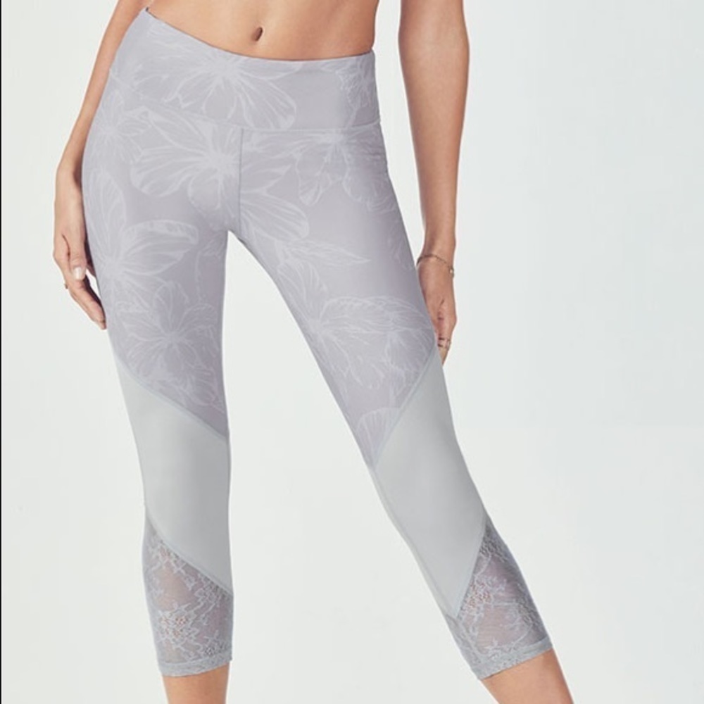 Fabletics Mid-Rise Mesh Powerhold Capri Bloomfield